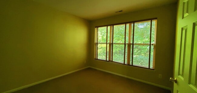 Building Photo - 1354 Fox Pointe Cir