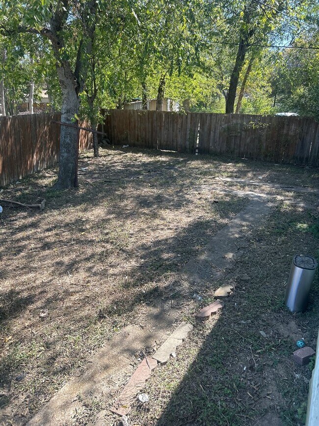 Building Photo - Discover the perfect home!