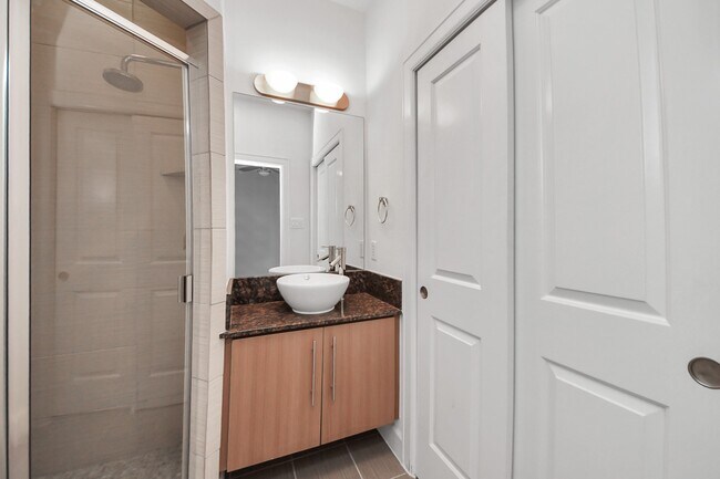 Building Photo - 1403 Delano St