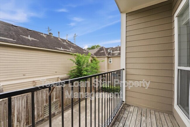 Building Photo - 1507 Sutton St