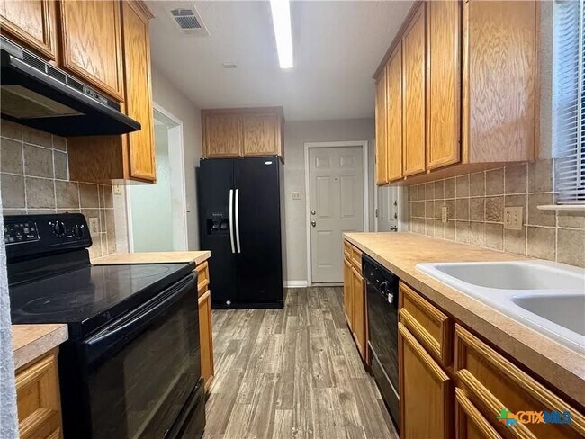 Building Photo - 1202 Stewart St