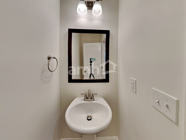 Building Photo - 213 Orchard Trail