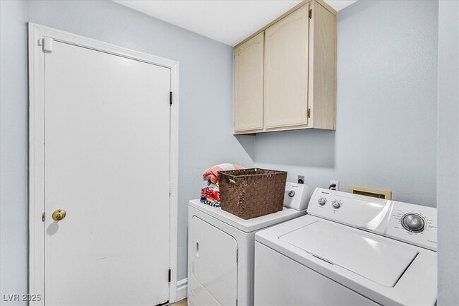 Building Photo - 8380 Campana Dr