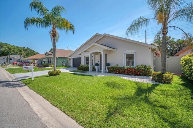 Building Photo - 252 Malibu Cir