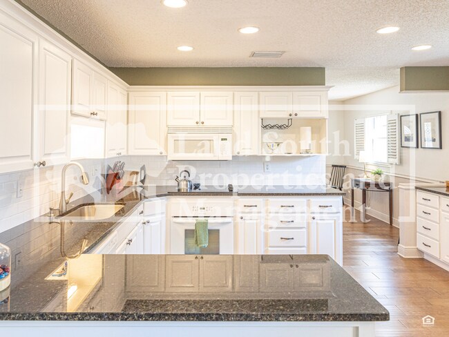 Building Photo - 327 Easton Dr