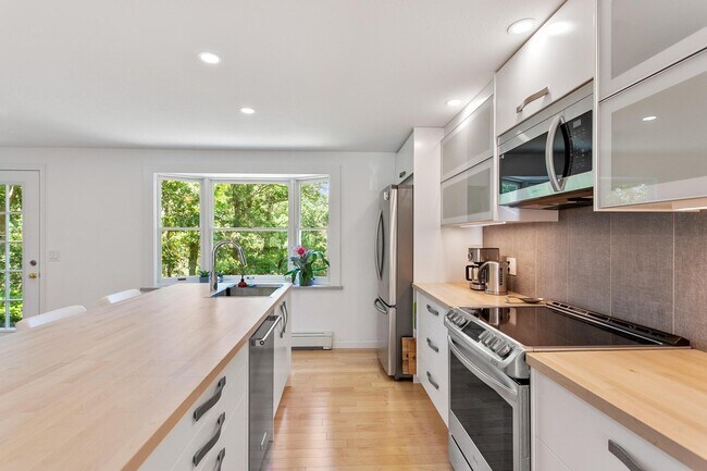 Building Photo - 130 Berkshire Trl