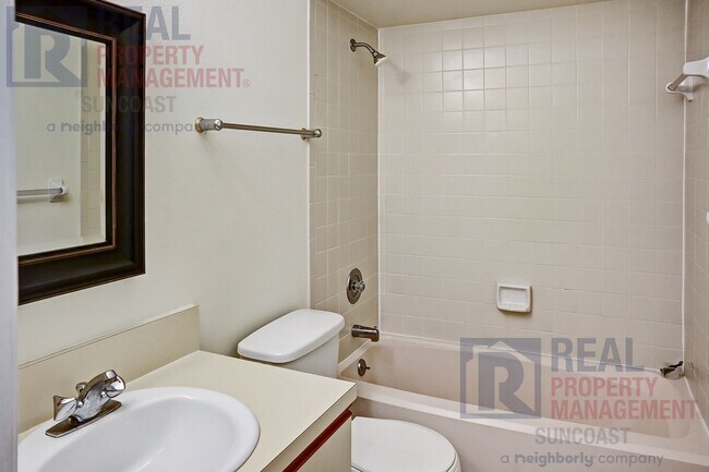 Building Photo - 251 Fenwick Dr