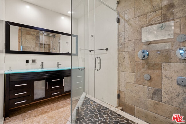 Building Photo - 4530 Bakman Ave