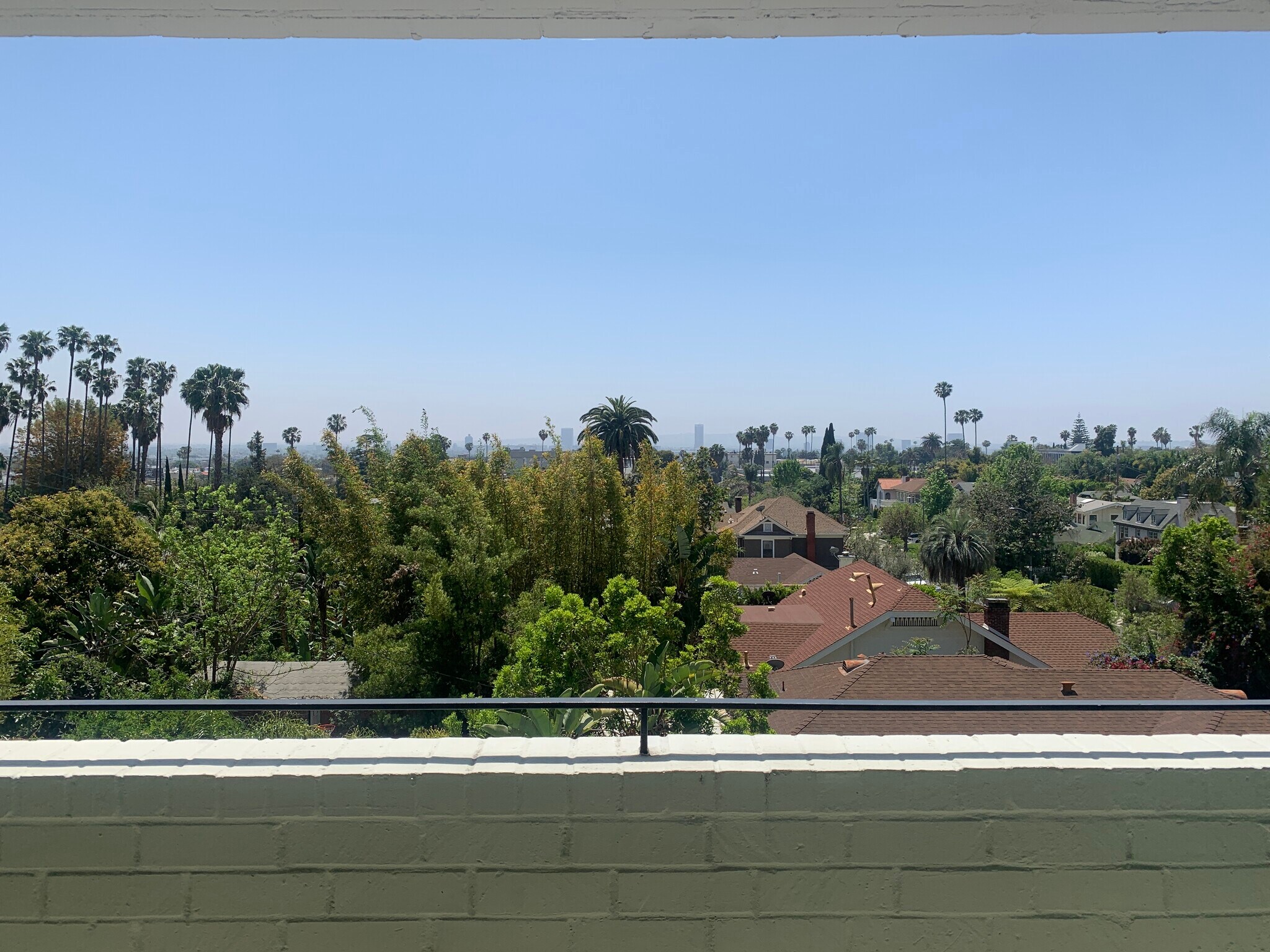 Building Photo - 7560 Hollywood Blvd