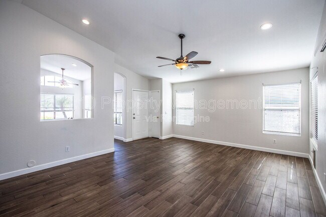 Building Photo - 407 W Colt Rd