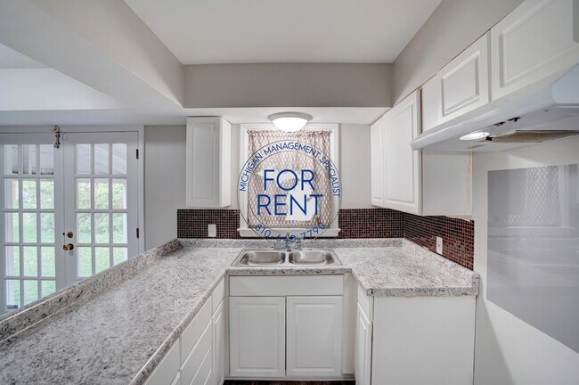 Building Photo - 708 Fremont St