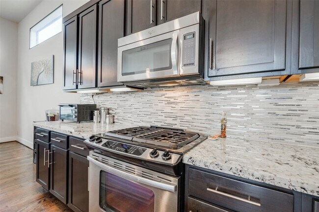 Building Photo - 4106 Marina St