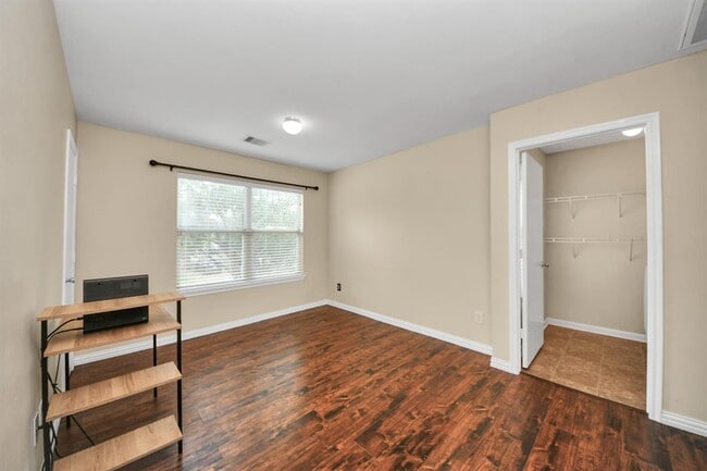 Building Photo - 7611 Legacy Pines Dr
