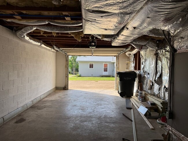 Building Photo - 3 Bedroom 1.5 Bathroom Home Located in Greeneville, TN