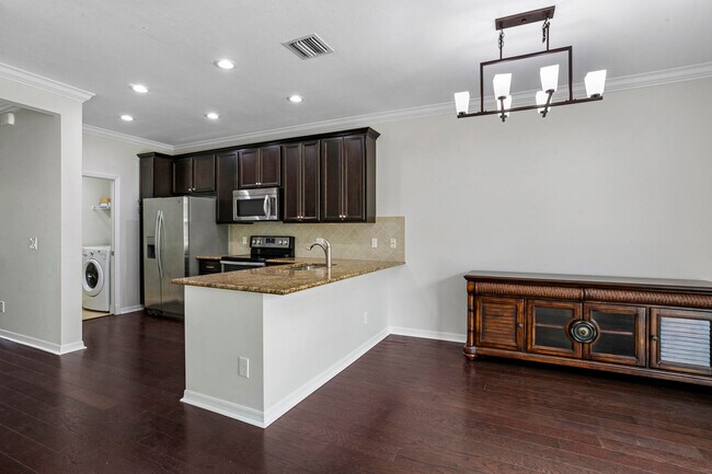Building Photo - 1114 Sweet Hill Dr