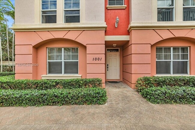 Building Photo - 1033 NE 17th Way