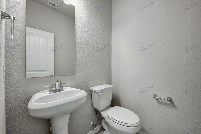 Building Photo - 1504 Emerald Tree Pl