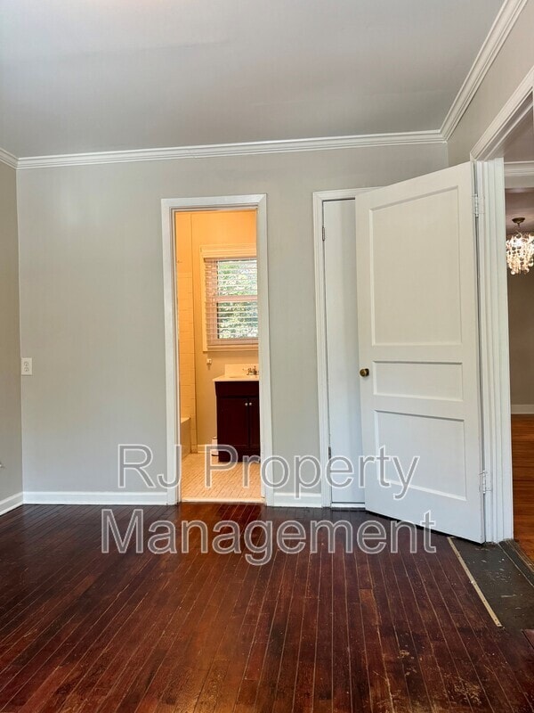 Building Photo - 2888 Midland Ave