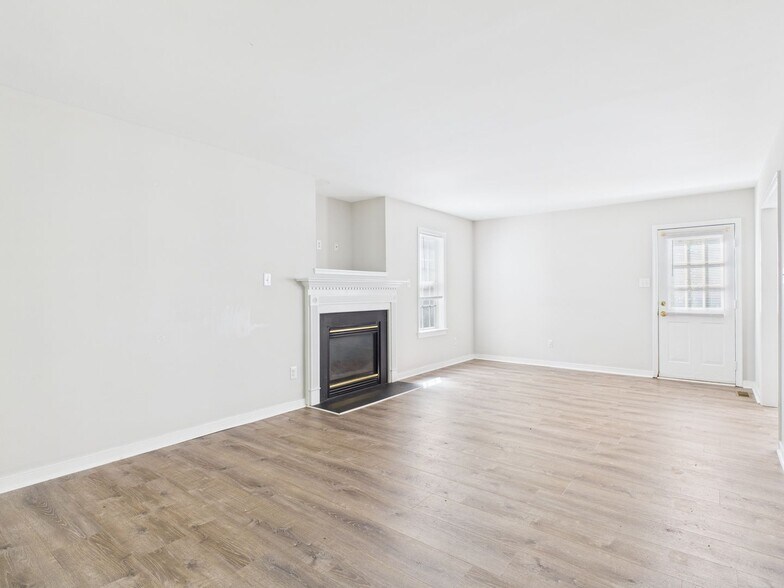 Building Photo - 6911 Staunton Ave