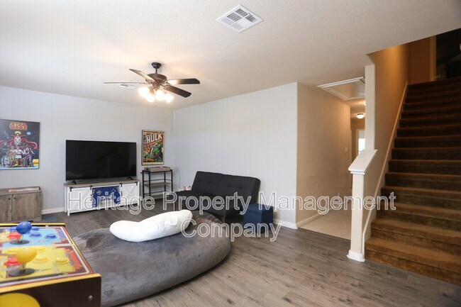 Building Photo - 611 Oxalis