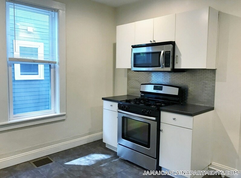 Building Photo - 108 Hyde Park Ave