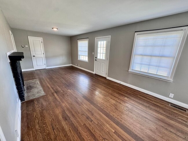 Building Photo - 1415 N Main St