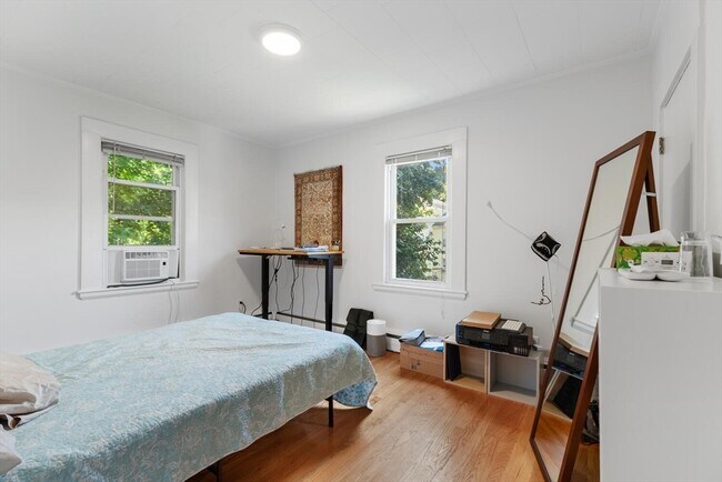 Building Photo - 17 Holworthy Pl
