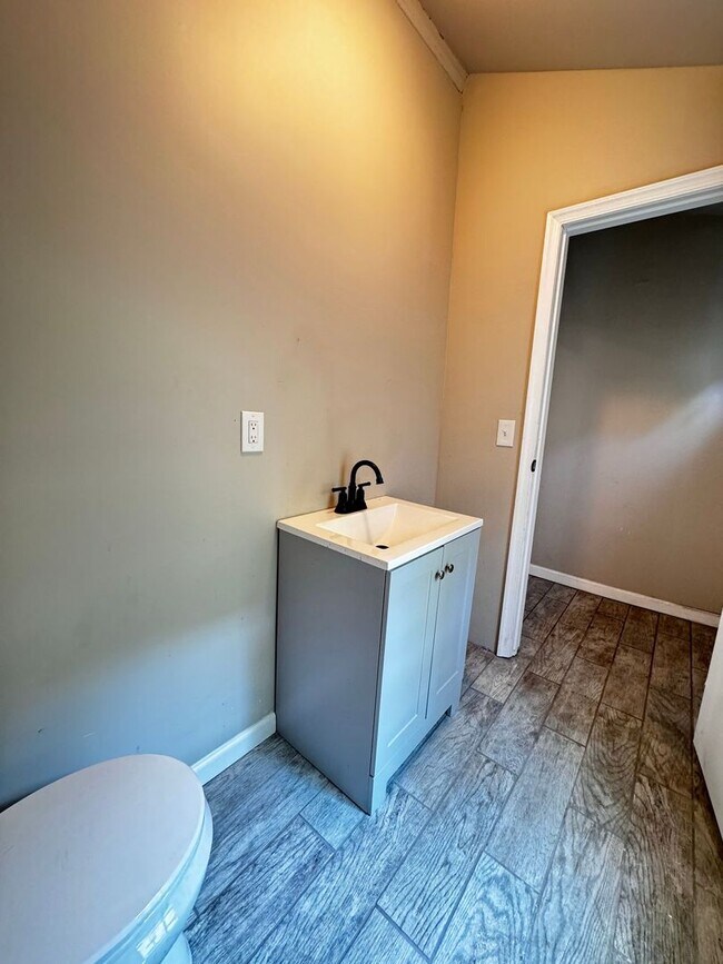 Building Photo - Newly Rehabbed 3-Bedroom in Strawberry Man...