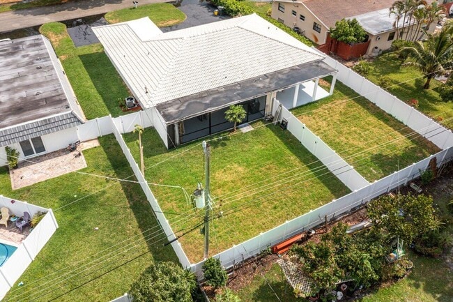 Building Photo - 245 SW 6th St