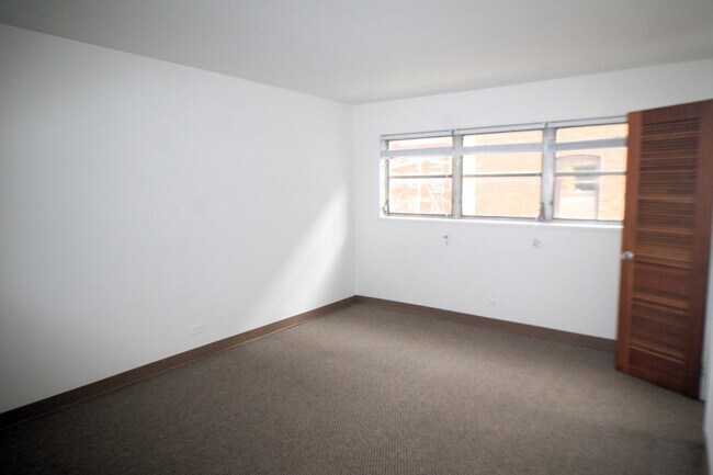 Building Photo - 210 N Kenilworth Ave