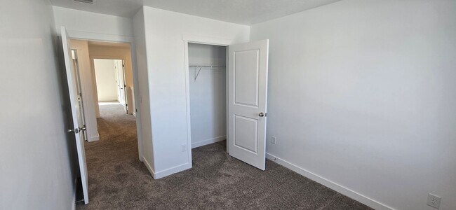 Building Photo - 1208 Summit Ridge Pkwy