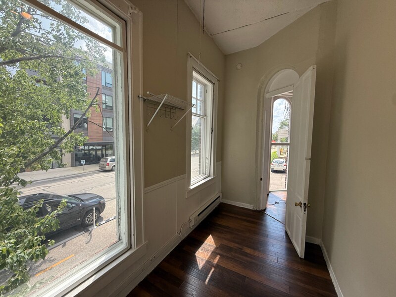 Building Photo - 346 S Rose St