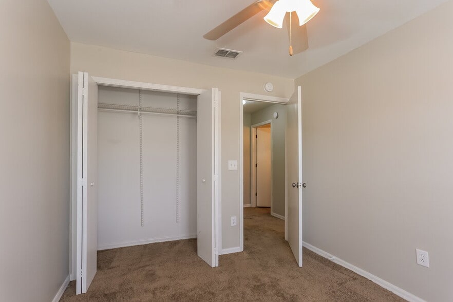 Building Photo - 221 Lookout Dr