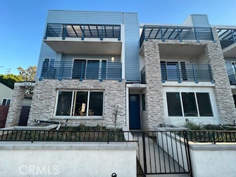 Building Photo - 14614 Vanowen St