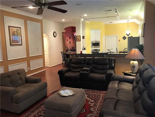 Building Photo - A charming 3-bedroom, 2-bath single-family home in Irving, Texas featuring spacious living areas,...