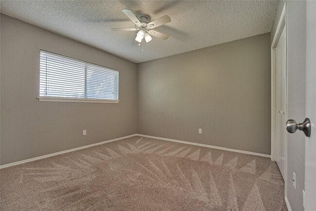 Building Photo - 3122 Village Park Dr