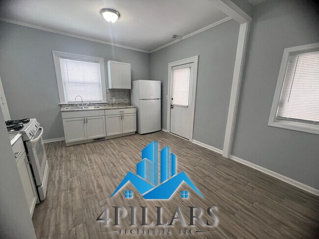 Building Photo - 907 Jackson St