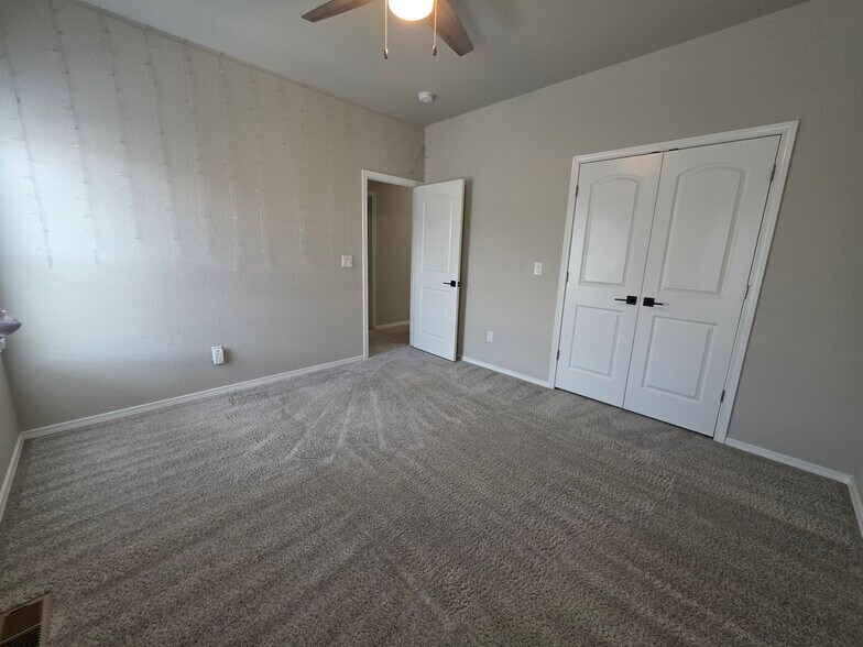 Building Photo - 10258 Sharon Springs Dr