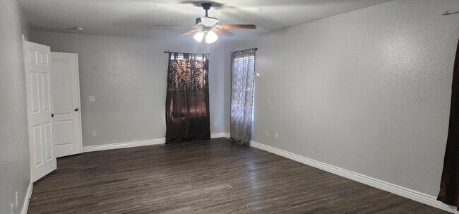 Building Photo - 9124 W Elm St