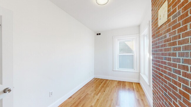 Building Photo - 80 W Cottage St