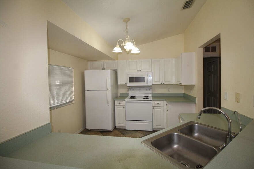 Building Photo - 4765 Cornsilk Terrace