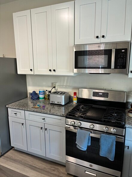 Building Photo - 432 Birkel Ave