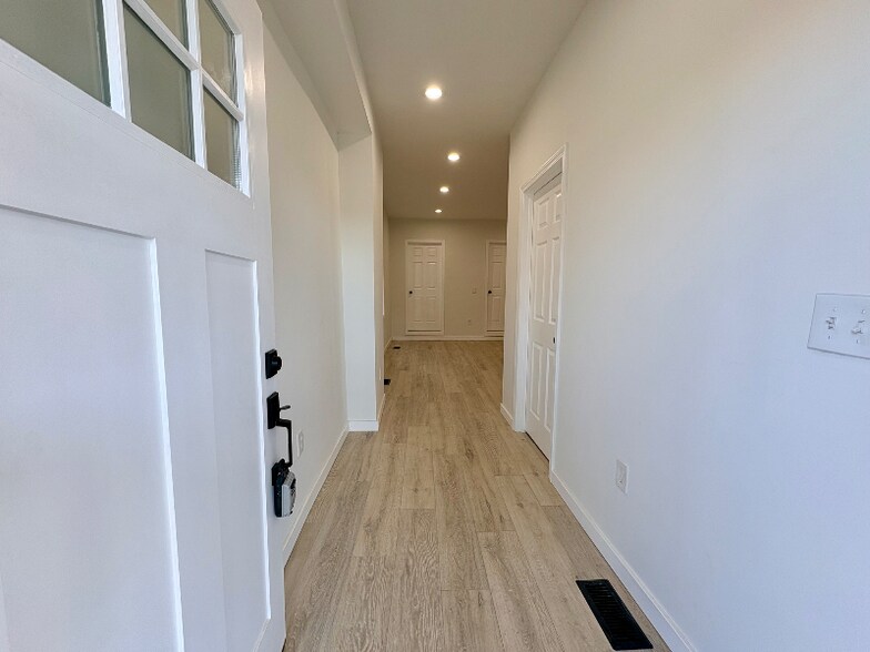 Building Photo - 115 Crawford Ave