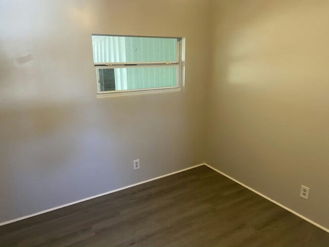 Building Photo - 4 Crest Ave