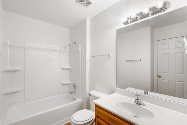 Building Photo - 5013-5015-5015 Betty Jean Way