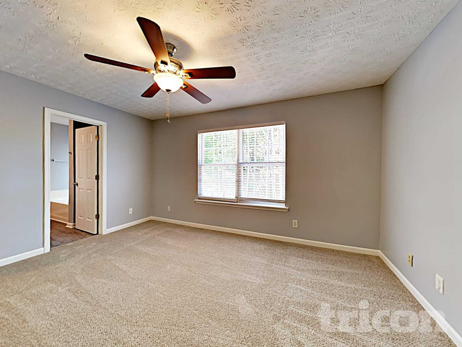Building Photo - 1202 W Oaks Way