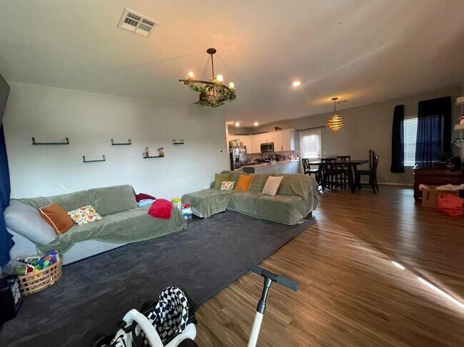 Building Photo - 2321 Forgetmenot Ln