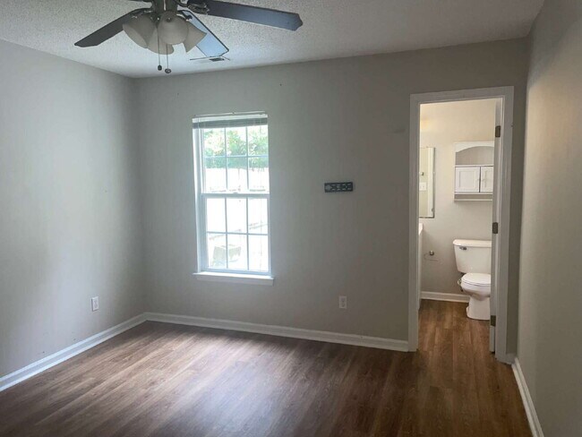 Building Photo - Two Bedroom Two Full Bathroom End Unit Tow...