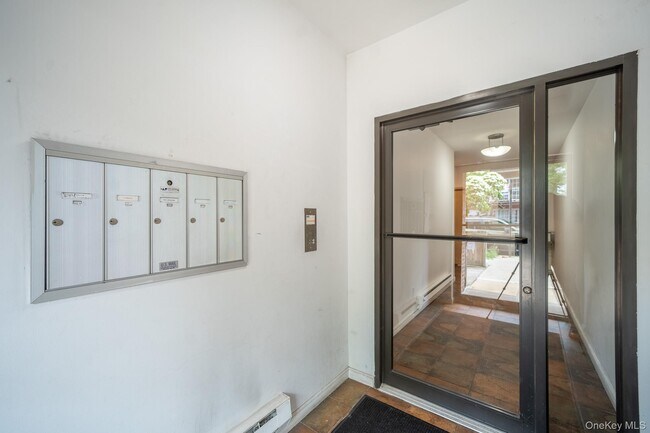 Building Photo - 175-24-17589 89th Ave