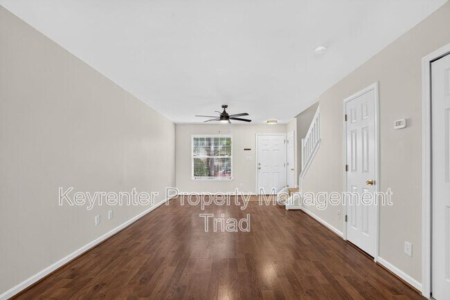Building Photo - 104 Tannenbaum Cir